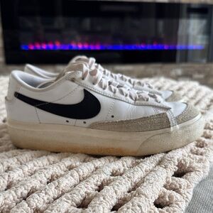 Nike White and Black Casual Sneakers